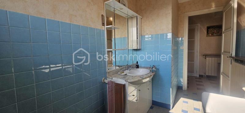 Maison - 235 m² - 5 pièces