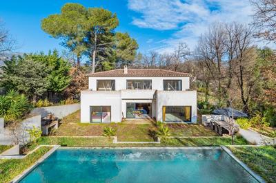 Maison - 222 m² - 6 pièces