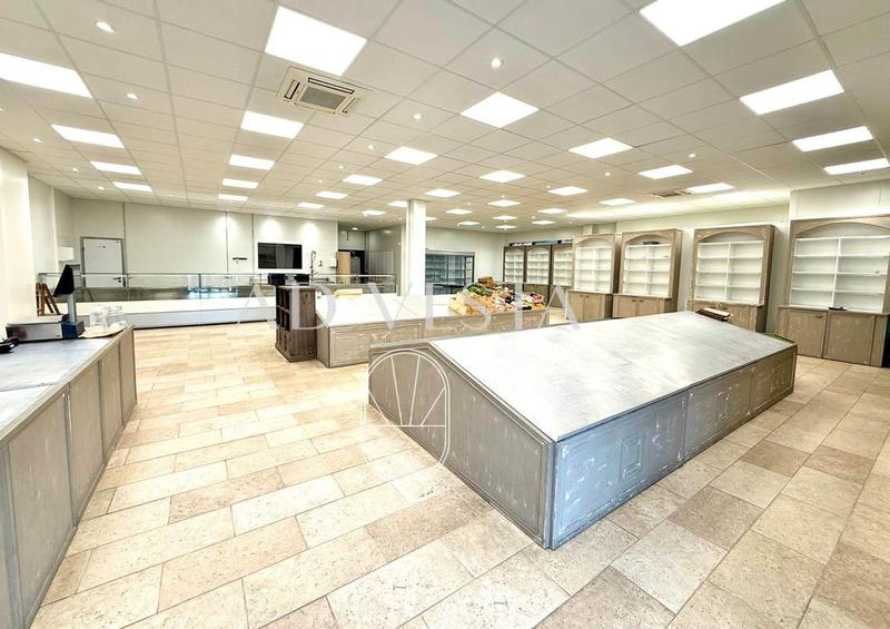 Local commercial - 203 m² - 2 pièces