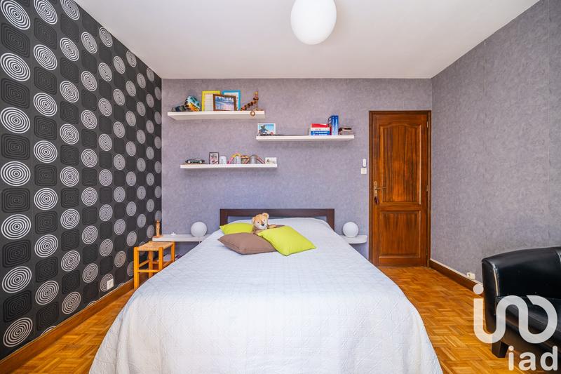 Maison - 182 m² - 9 pièces