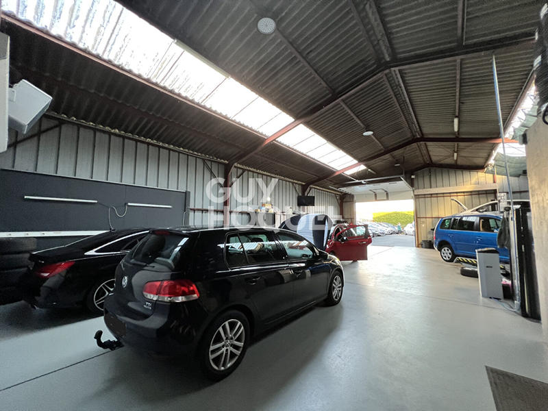 Local d'activité / Entrepôt - 360 m² - 8 pièces