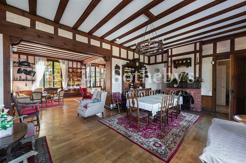 Maison - 321 m² - 14 pièces