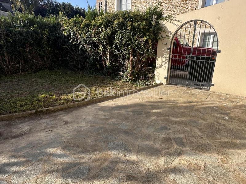 Maison - 827 m² - 35 pièces