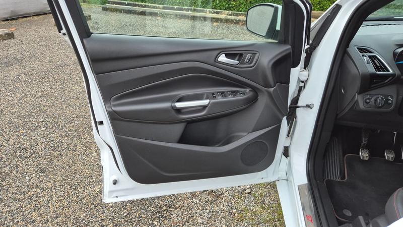 Ford Kuga II 1.5 EcoBoost 150 St-Line - 5 places