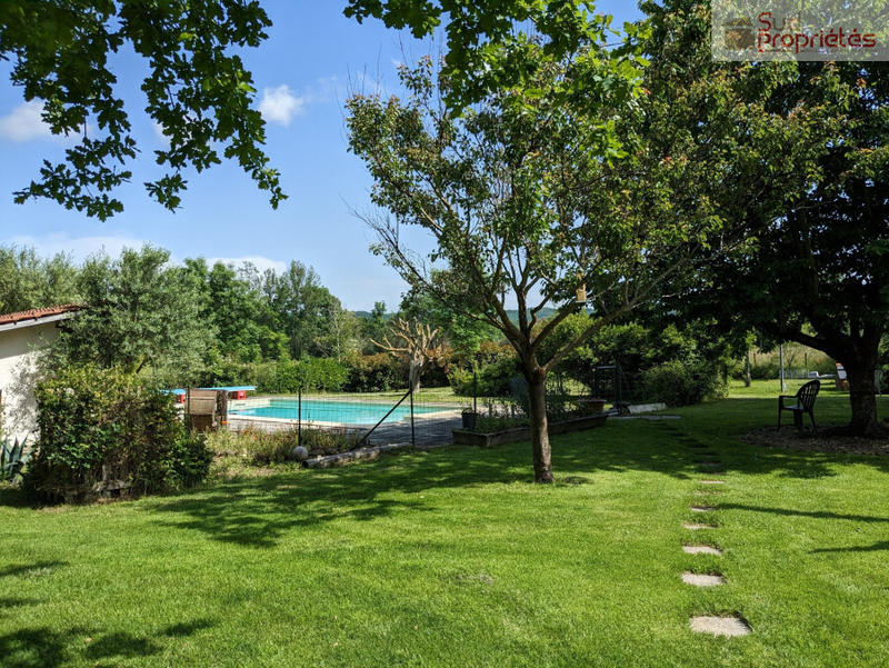 Maison - 180 m² - 6 pièces