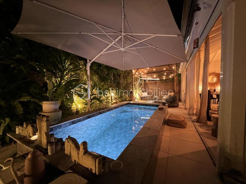 Propriété - 256 m² - 14 pièces