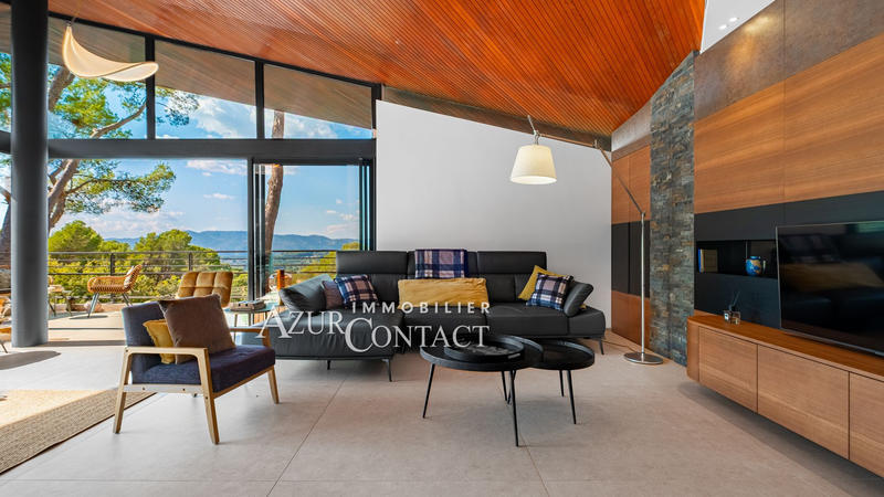 Villa - 245 m² - 6 pièces