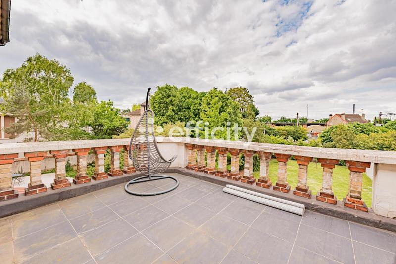 Maison - 232 m² - 9 pièces