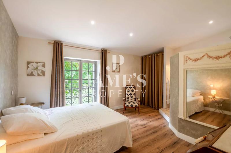 Maison - 300 m² - 7 pièces