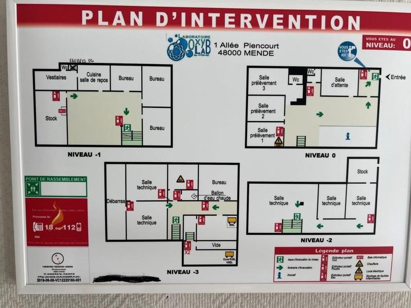 Local d'activités - 426 m² - 20 pièces