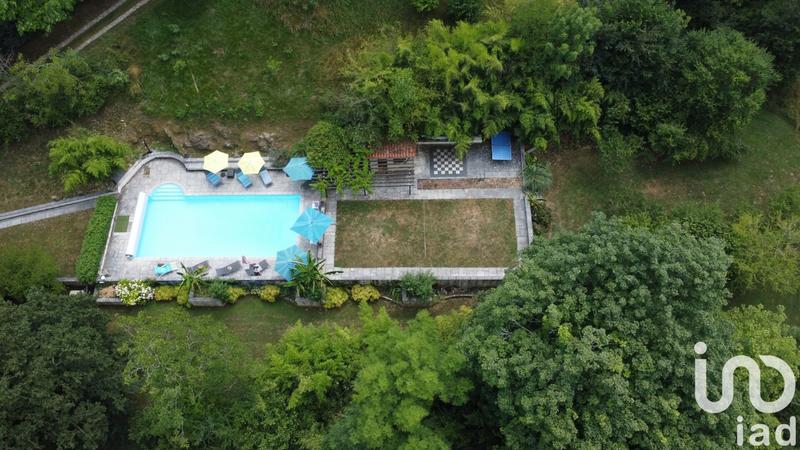 Maison - 303 m² - 19 pièces