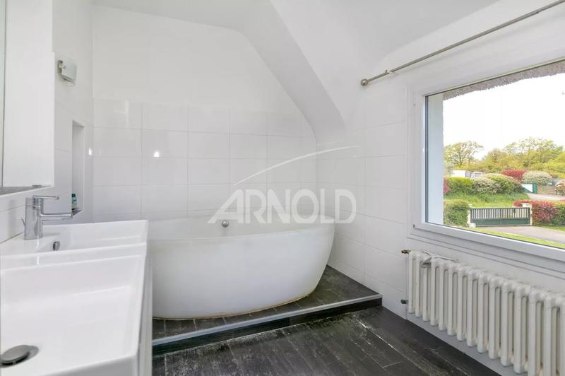 Maison - 270 m² - 10 pièces