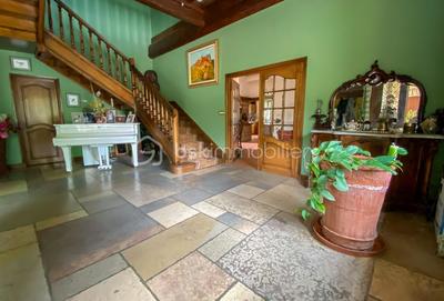 Demeure - 1 500 m² - 25 pièces