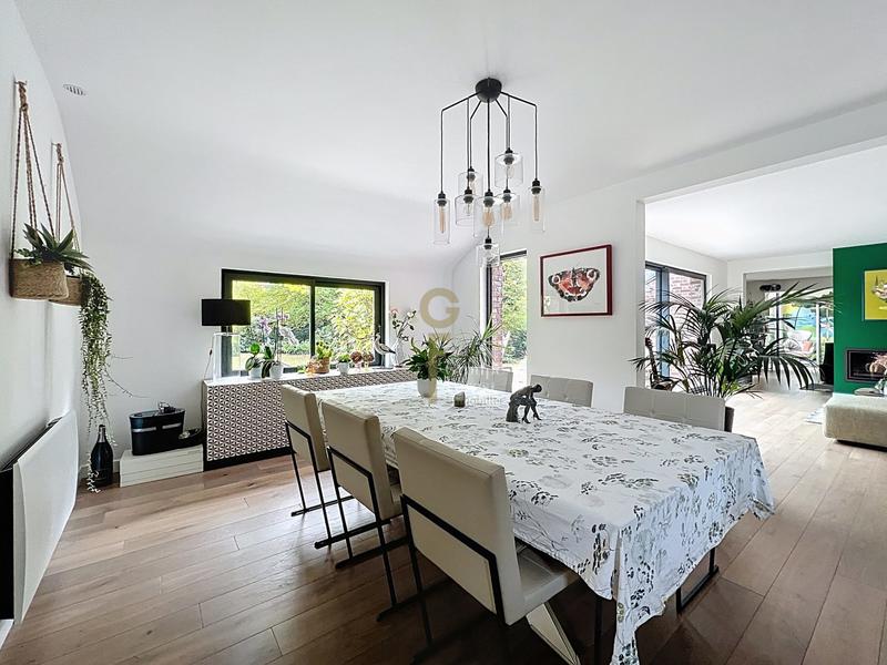 Maison - 245 m² - 9 pièces