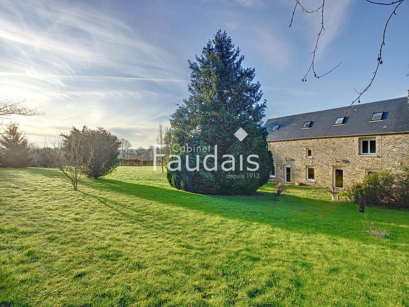 Maison de village - 286 m² - 14 pièces