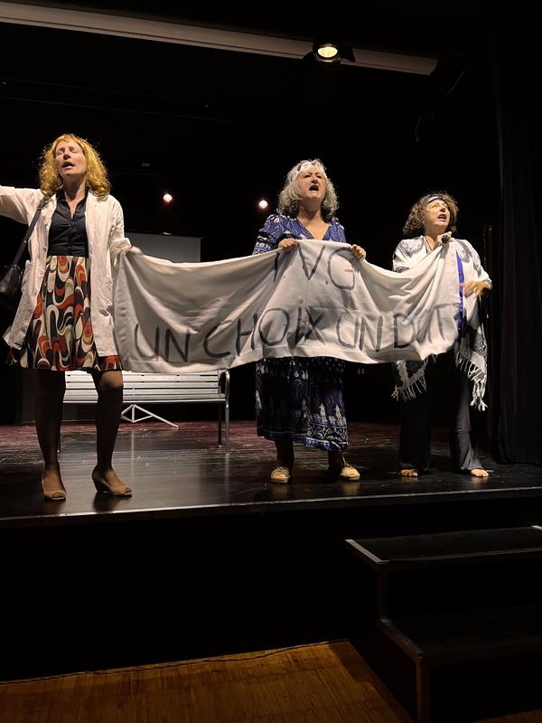 Théâtre : et pendant ce temps Simone veille