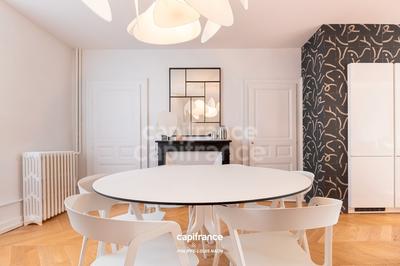 Maison bourgeoise - 251 m² - 10 pièces