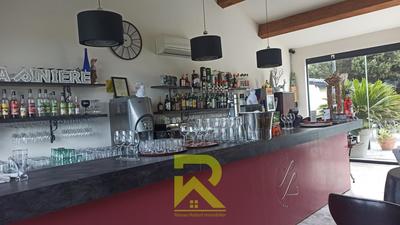 Propriété - 211 m² - 6 pièces