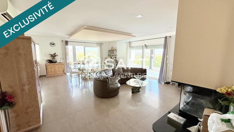 Maison - 238 m² - 9 pièces