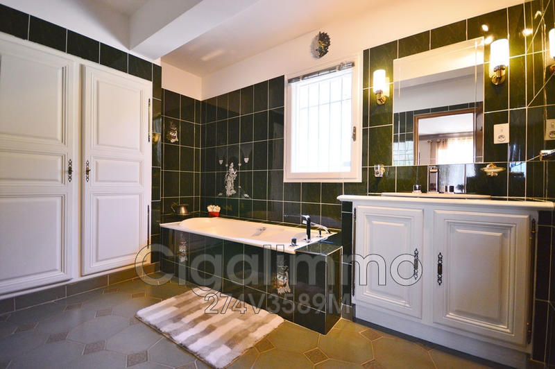 Villa - 226 m² - 6 pièces