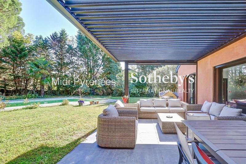 Maison - 210 m² - 8 pièces