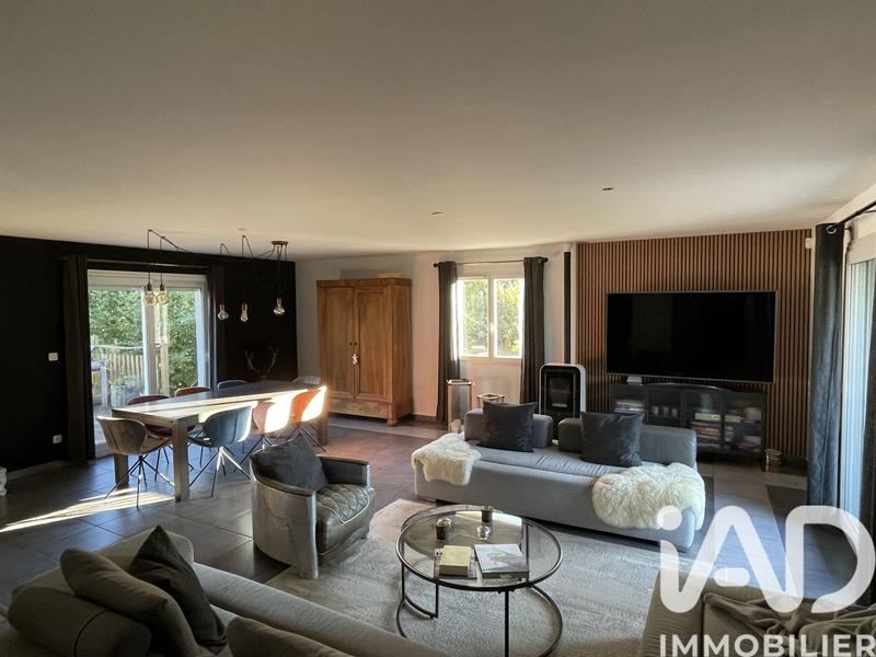 Maison - 200 m² - 7 pièces