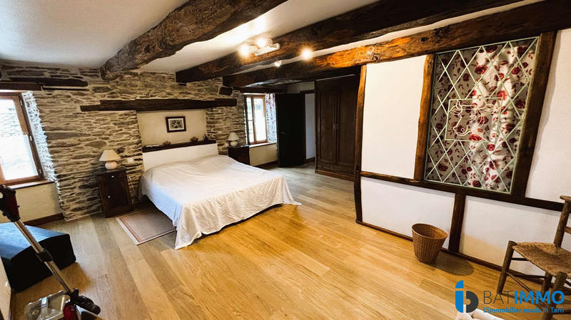 Maison - 373 m² - 8 pièces