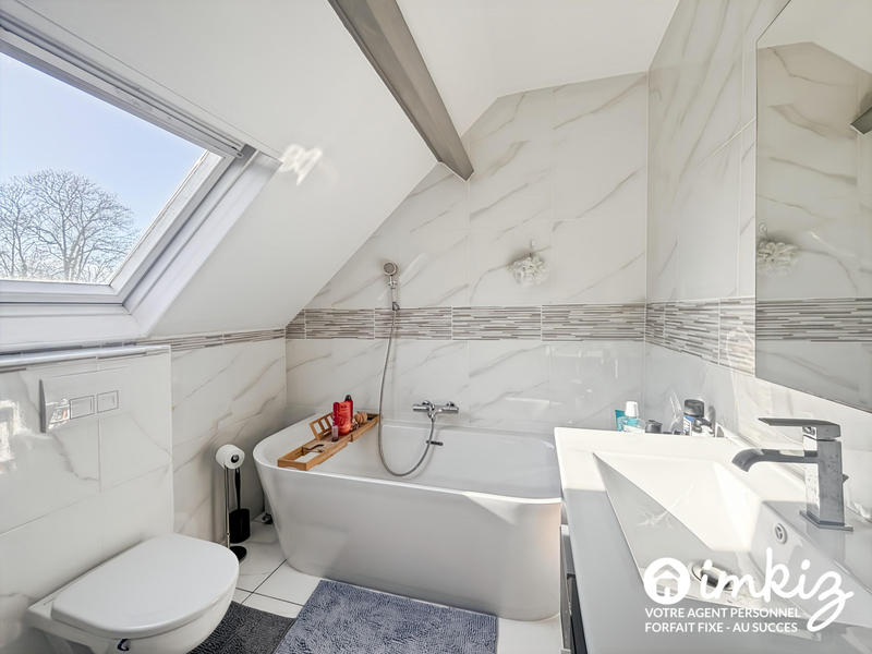 Maison - 213 m² - 9 pièces