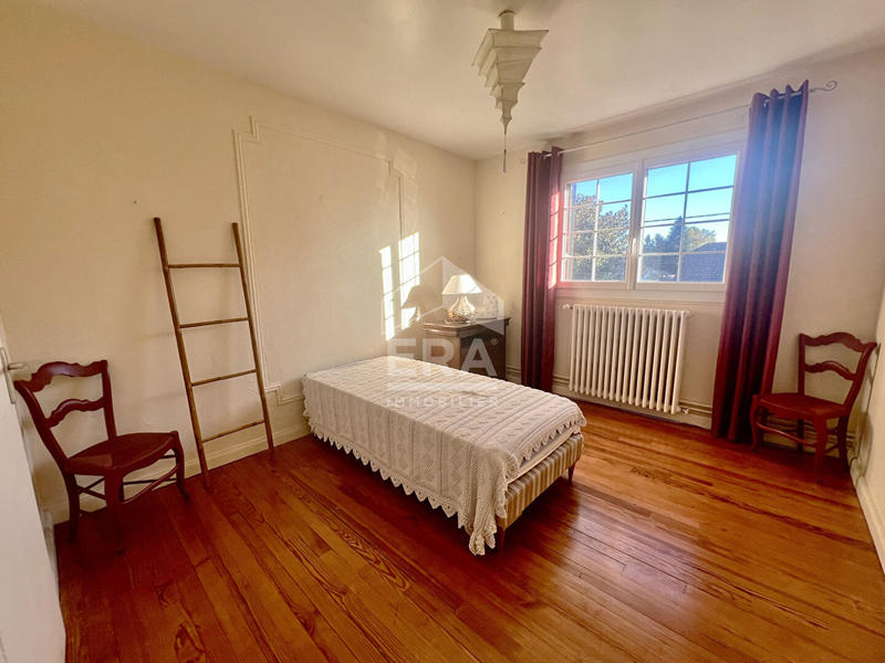 Maison - 198 m² - 8 pièces