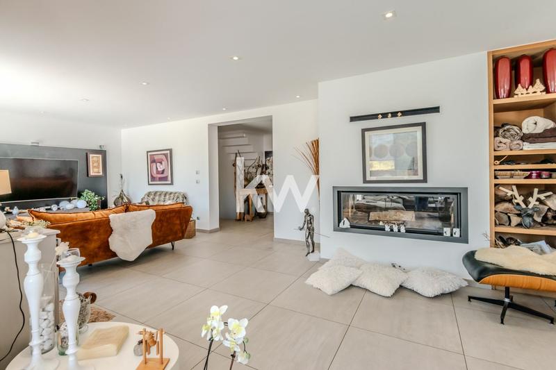 Maison - 262 m² - 8 pièces