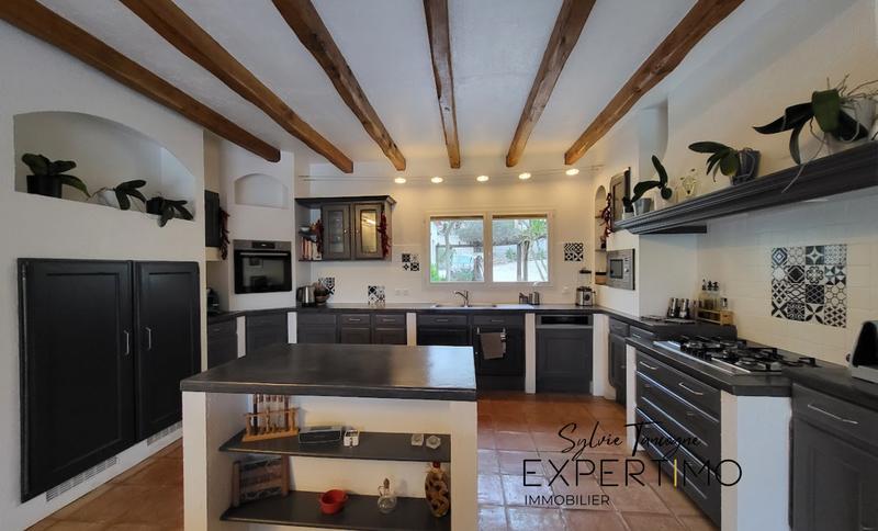 Maison - 212 m² - 6 pièces