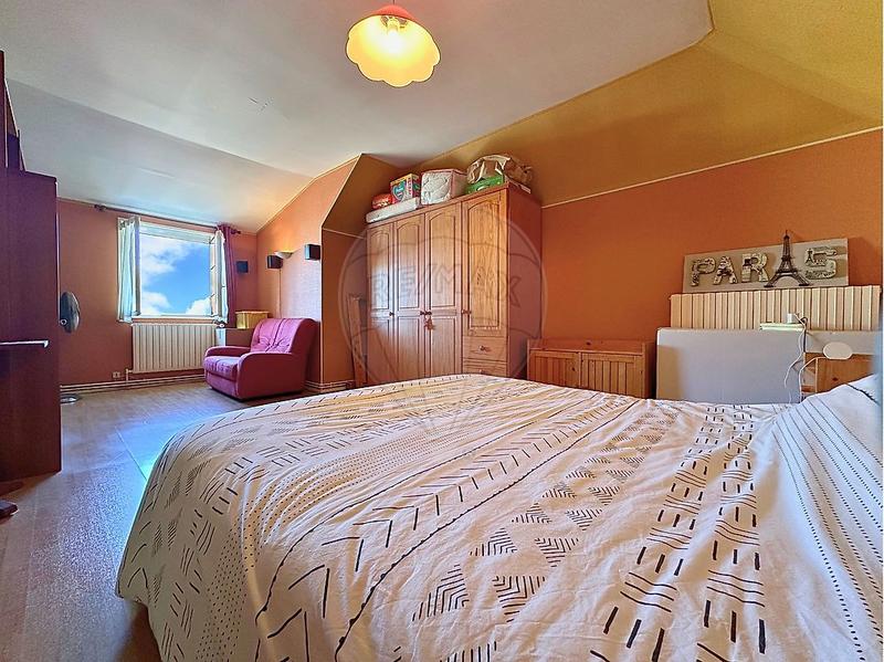 Demeure - 239 m² - 10 pièces