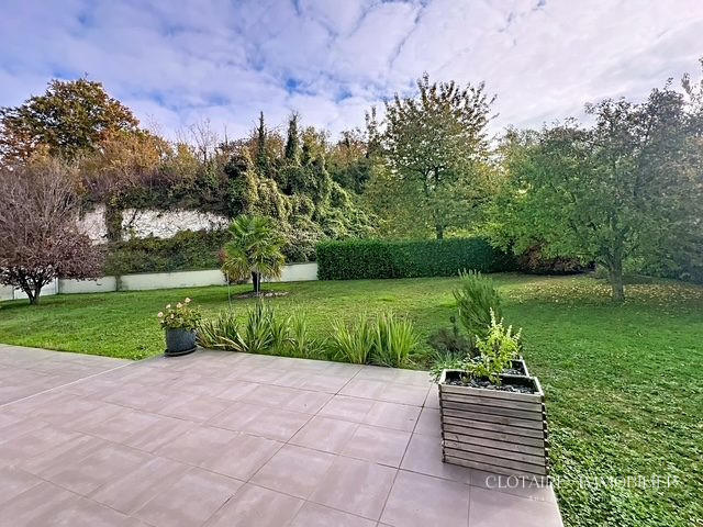 Maison - 205 m² - 5 pièces