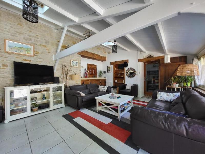 Maison - 239 m² - 9 pièces