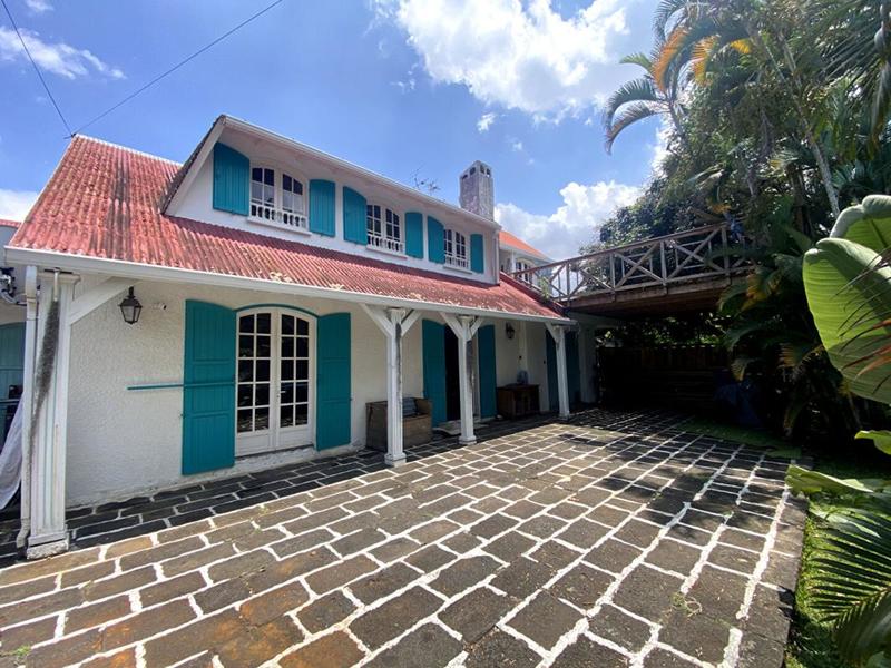 Villa - 211 m² - 9 pièces