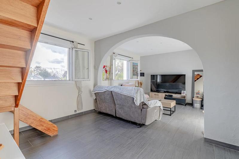 Maison - 95 m² - 5 pièces