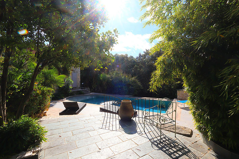 Maison - 357 m² - 8 pièces