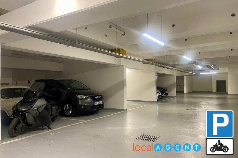 Parking / Garage - 3 m²