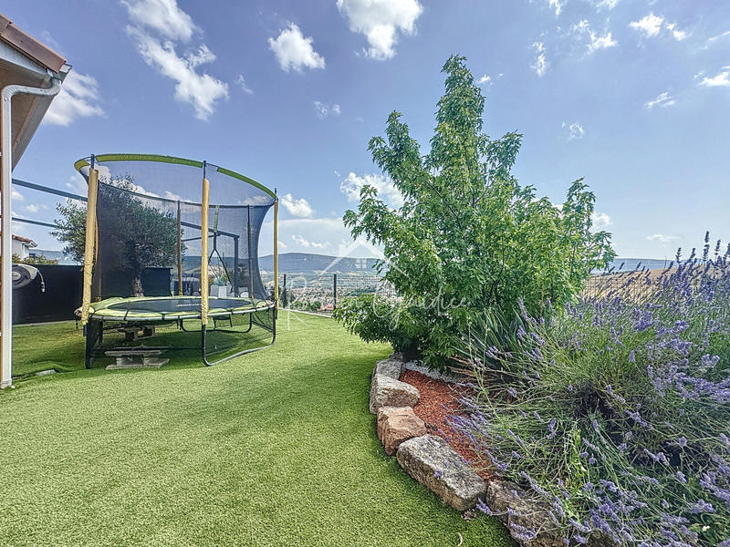 Maison - 92 m² - 4 pièces