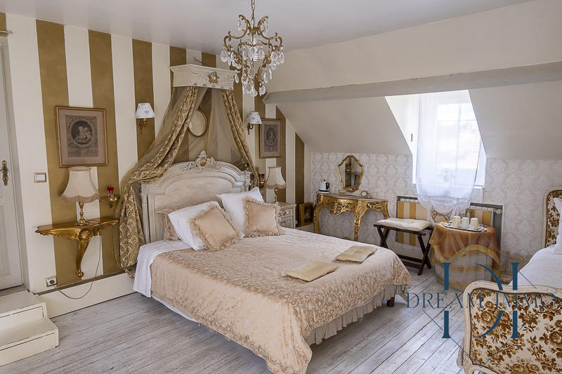 Maison - 288 m² - 13 pièces