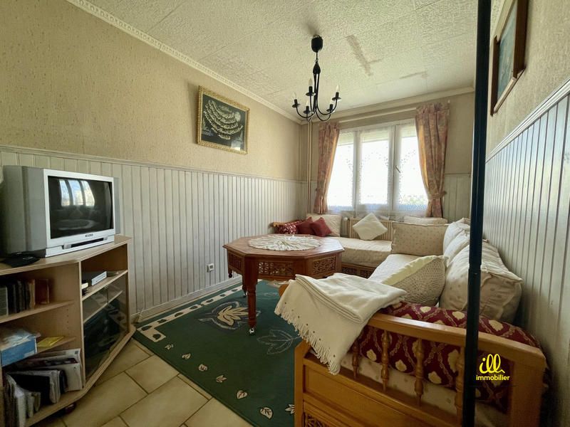 Maison - 99 m² - 5 pièces