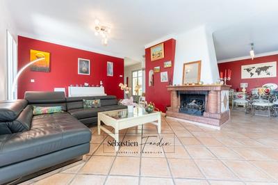 Maison - 210 m² - 8 pièces