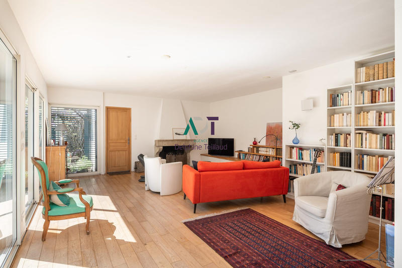 Maison - 240 m² - 8 pièces