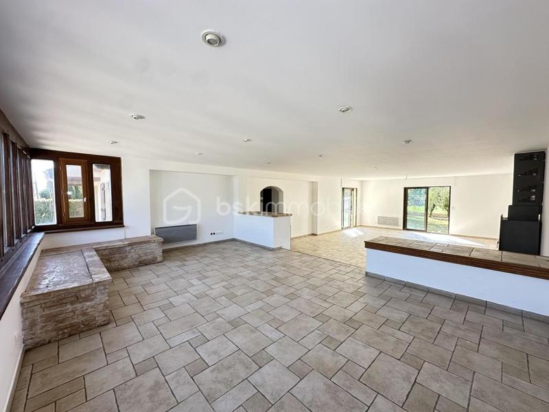 Maison - 207 m² - 7 pièces