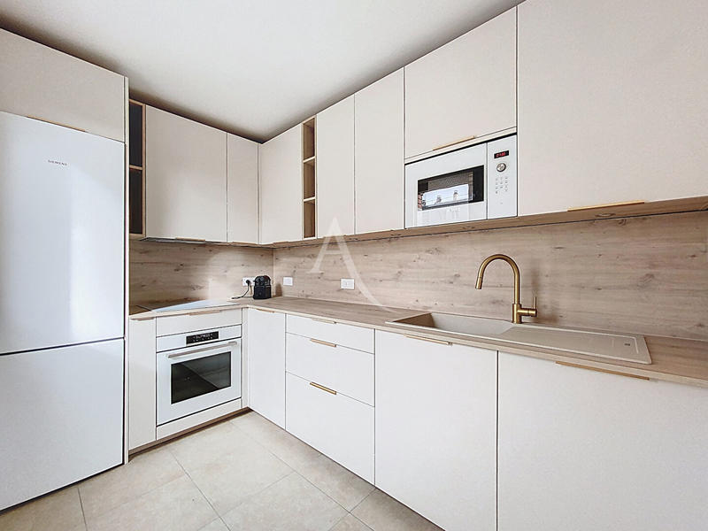 Appartement - 94 m² - 5 pièces