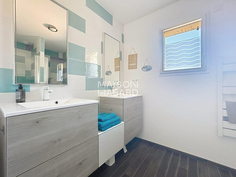 Maison contemporaine - 189 m² - 8 pièces