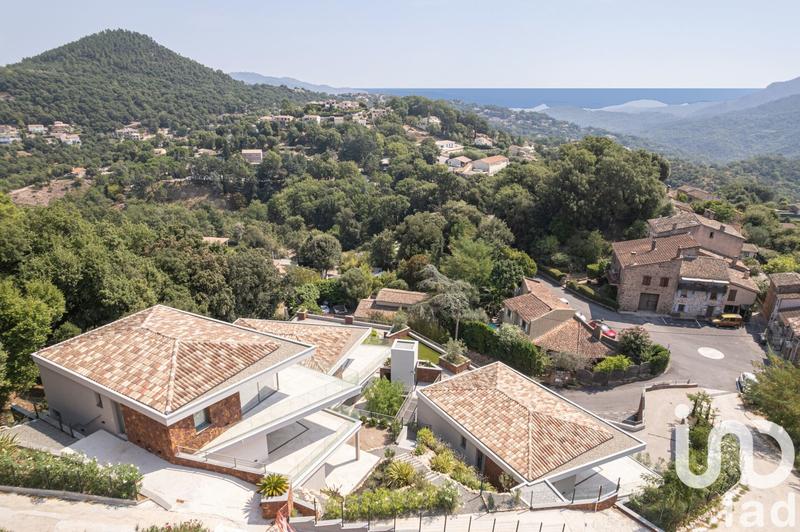 Appartement - 141 m² - 3 pièces