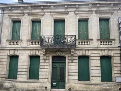 Maison - 654 m² - 11 pièces