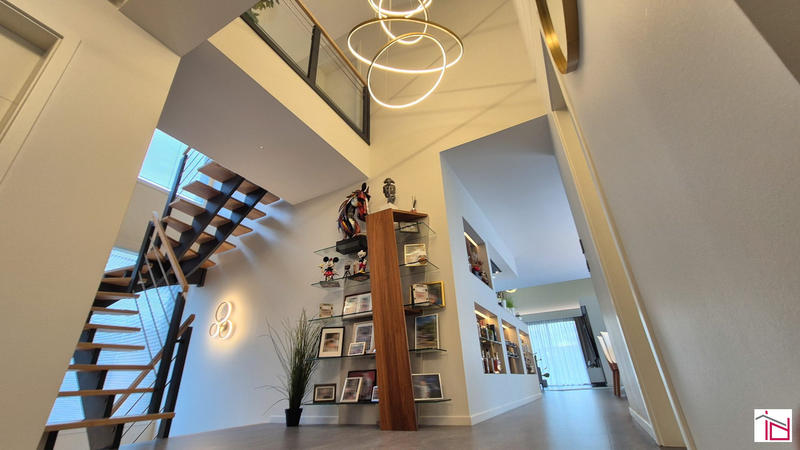 Villa - 277 m² - 9 pièces