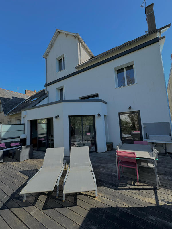 Maison - 204 m² - 8 pièces